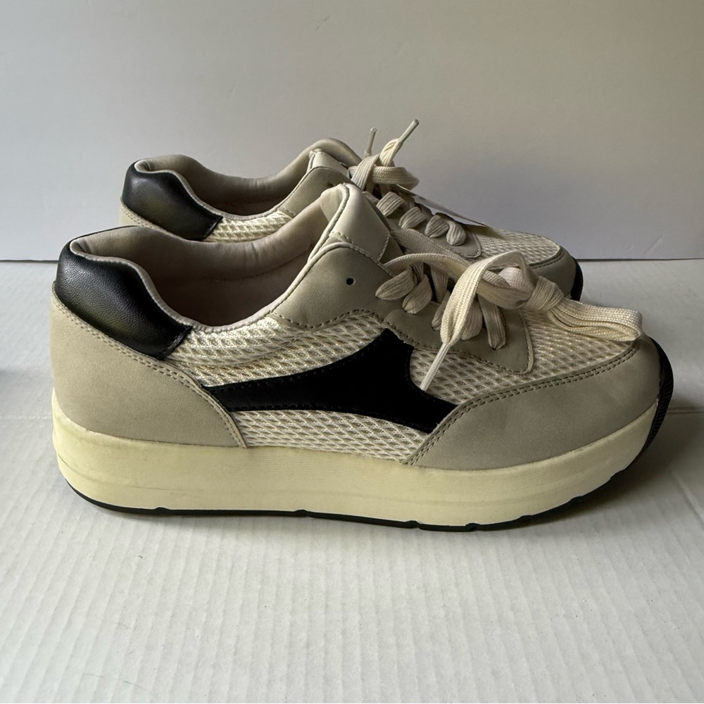 Time And Tru Shoes Women’s Size 10 Gray and Black Retro Platform Sneakers New